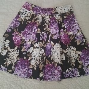WHITE HOUSE/BLACK MARKET SKIRT
